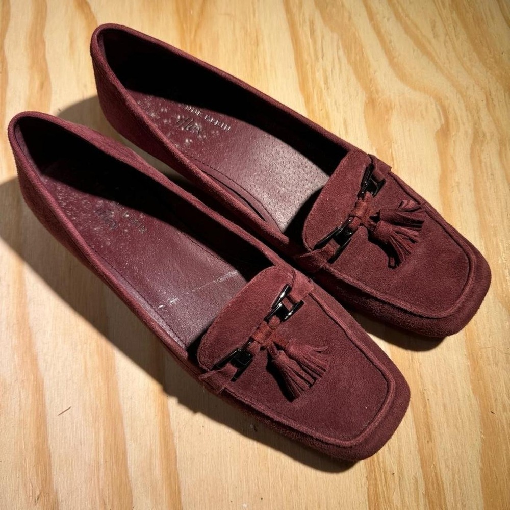 Burgundy Anne Klein suede loafers with tassels - Picture 2 of 7